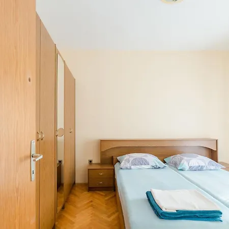 Ivica - With Parking Apartment *
