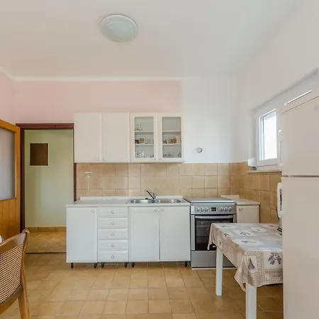 Ivica - With Parking Apartamento