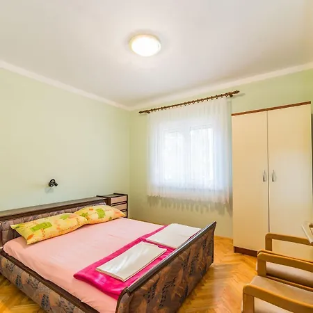 Ivica - With Parking Apartamento