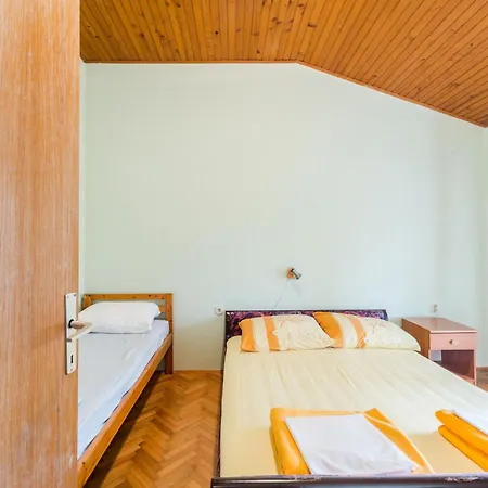 Apartment Ivica - With Parking